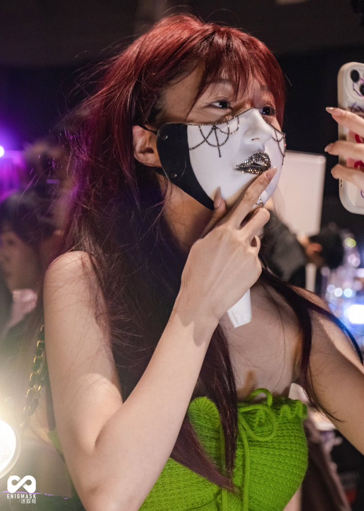 Glitzerstein-Rätselmaske