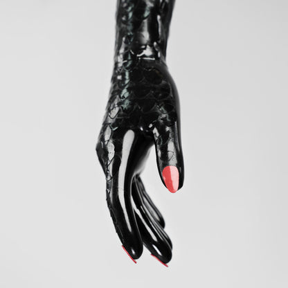 Scale Hand - Black
